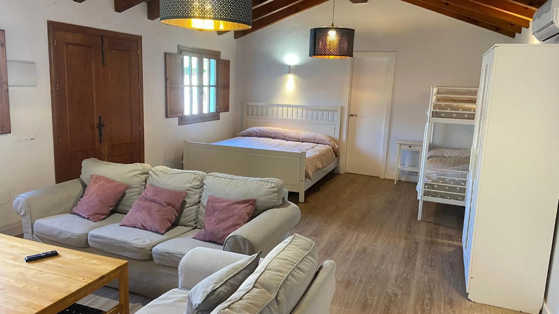 Villa Casa Independiente Con Piscina Y Pista Deportiva Privadas El Puerto de Santa Maria